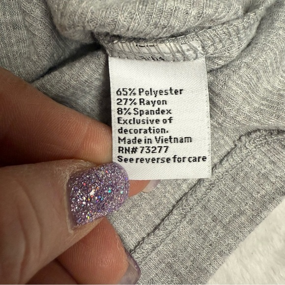 Nine West size medium  Gray Off-Shoulder Top long sleeve - Picture 4 of 8